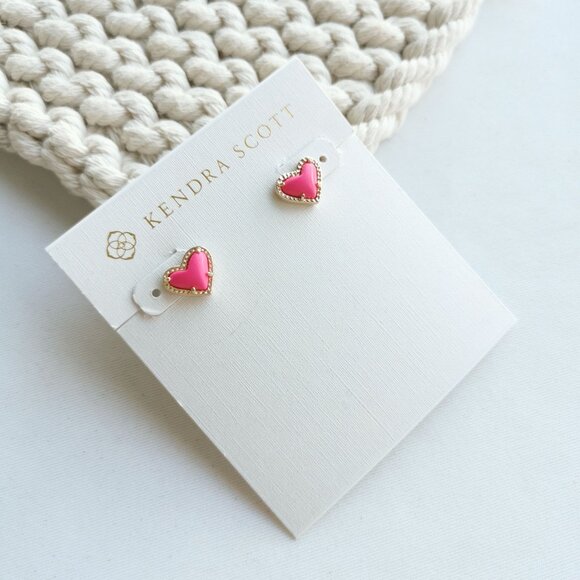 Authentic Kendra Scott Ari Heart Gold Magenta magnesite Stud Earrings - Picture 2 of 3